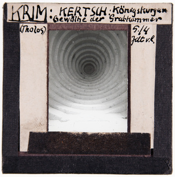 Vorschaubild Krim: Kertsch, Königskurgan, Gewölbe der Grabkammer (Foto 1942/43) 